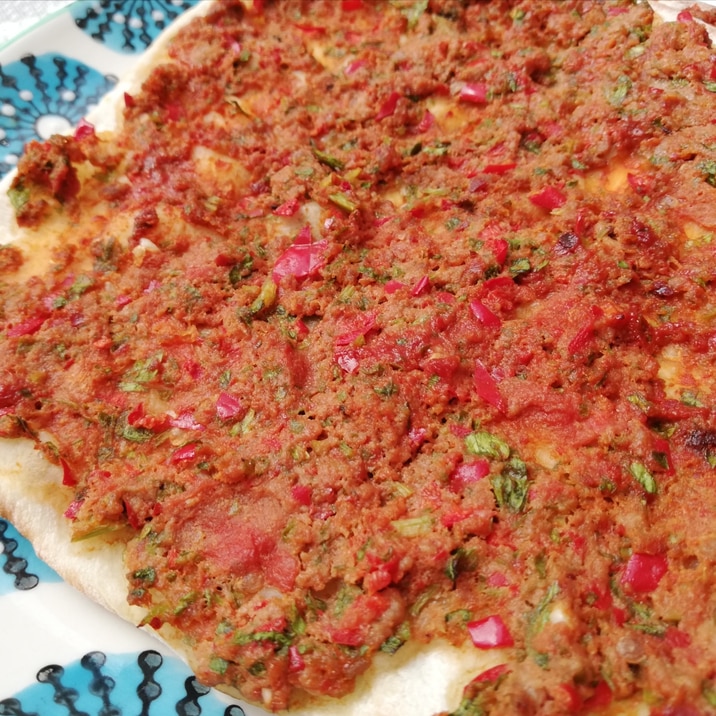 トルコ料理★スパイシーな薄焼きピザ~ラフマジュン